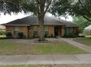 2104 Plymouth Dr, Ennis, TX 75119