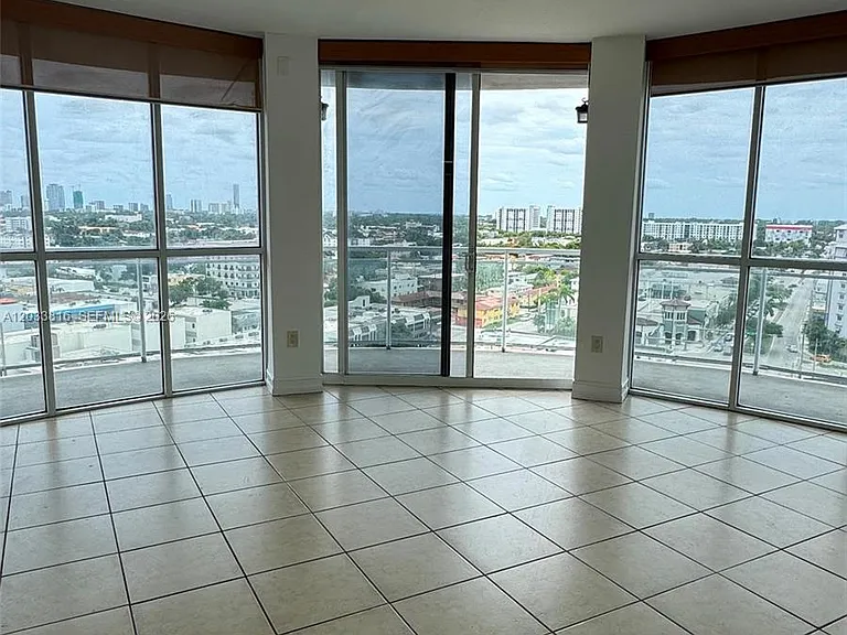 1 Glen Royal Pkwy #1202 — Photo 3