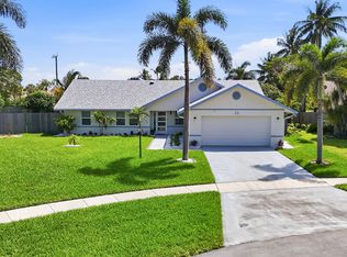 25 CEDAR Circle, Boynton Beach, FL 33436