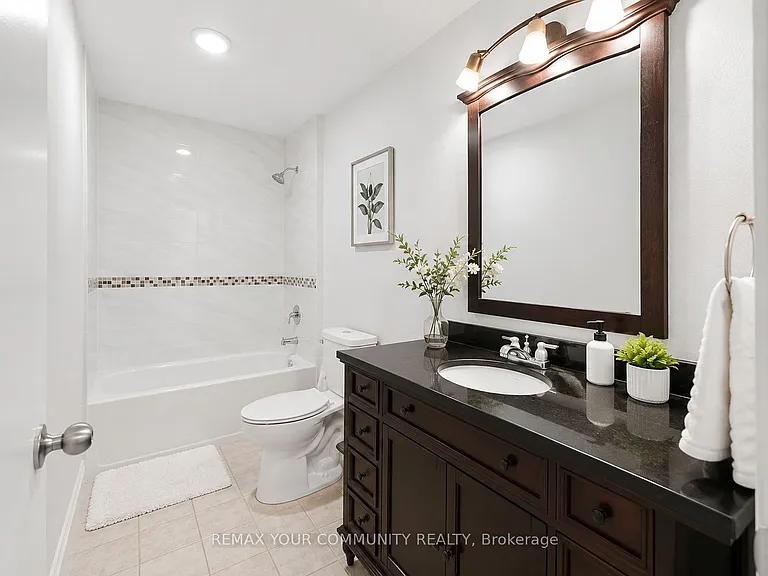 376 Agar Ave #UPPER — Photo 8