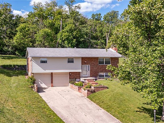 2nd image of 860 Lea Castle Pl