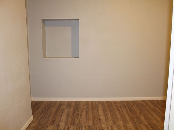 4th image of 2265 Broadway St