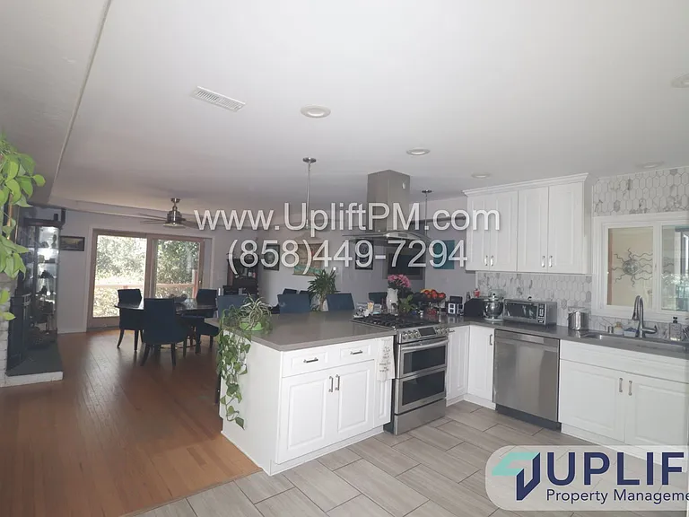2655 Chauncey Dr — Photo 3