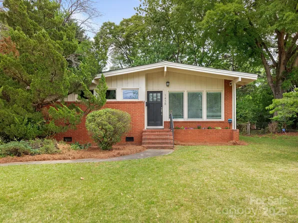 1438 Larkfield Ln, Charlotte, NC 28210