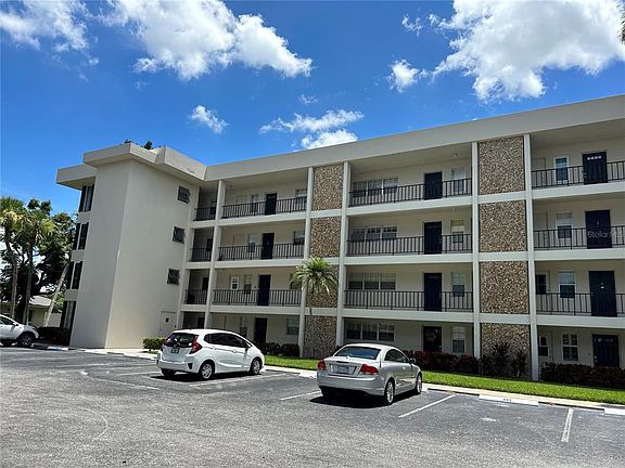 5th image of 7461 W Country Club Dr N APT 208