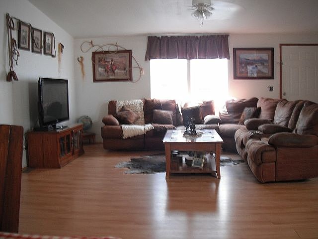 Dinning room to living room