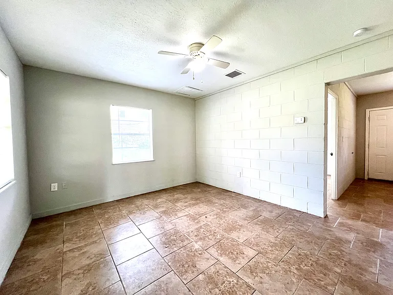1216 E Hazzard Ave — Photo 11