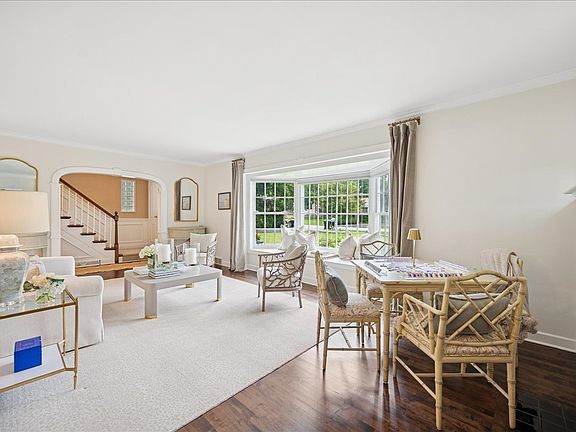 3rd image of 638 Glenayre Dr