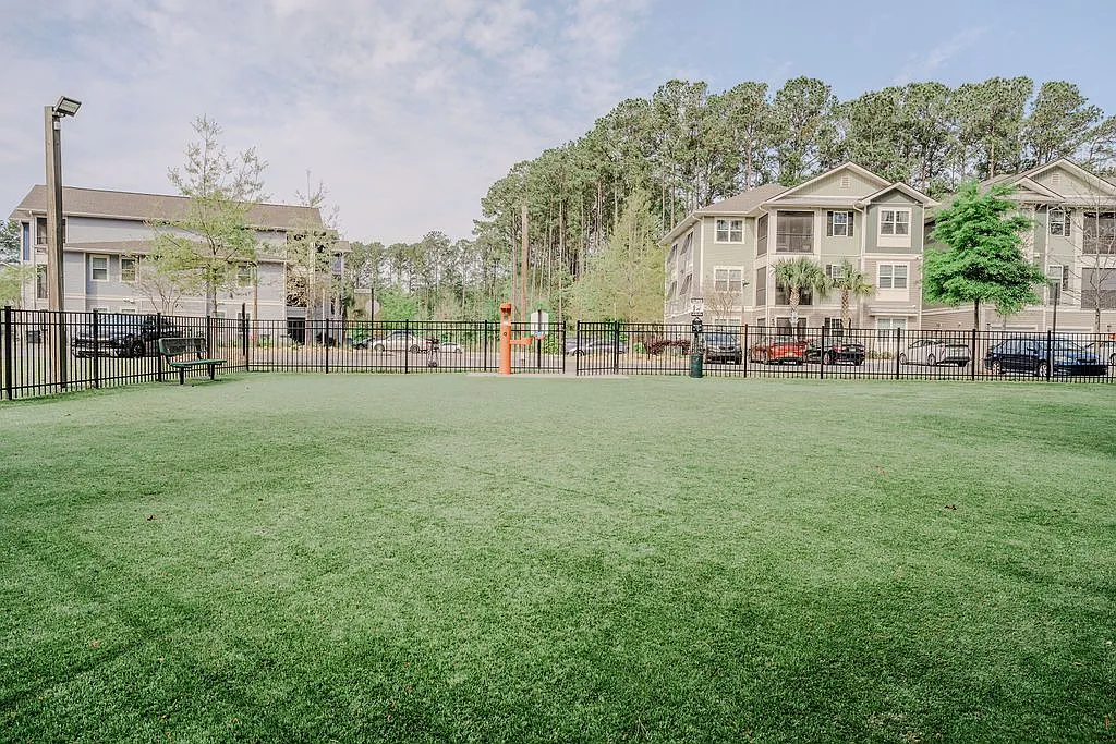 2 bed, 1062 sqft, $2,089 — Photo 2