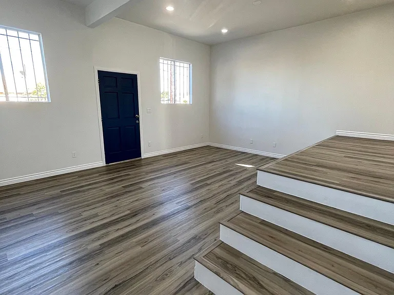 133 S Grand Ave — Photo 10