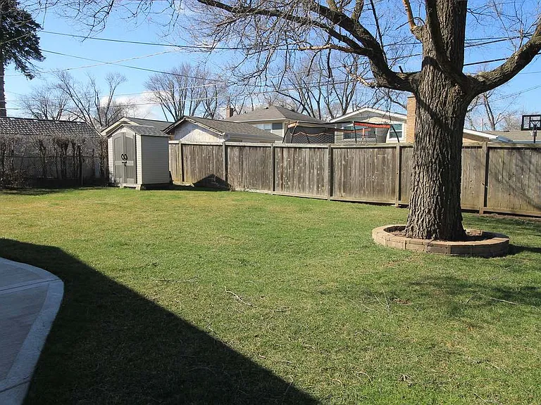 734 N Neva Ave — Photo 19