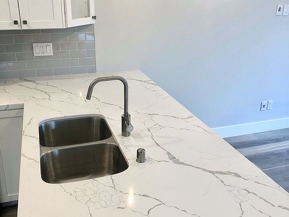 5th image of 4582 Rhode Island St