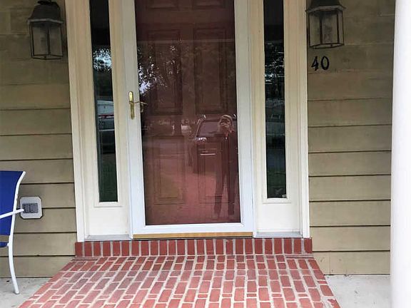 2nd image of 40 Hemsley Ln