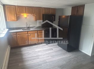 18 Walnut St APT 1, Fitchburg, MA 01420