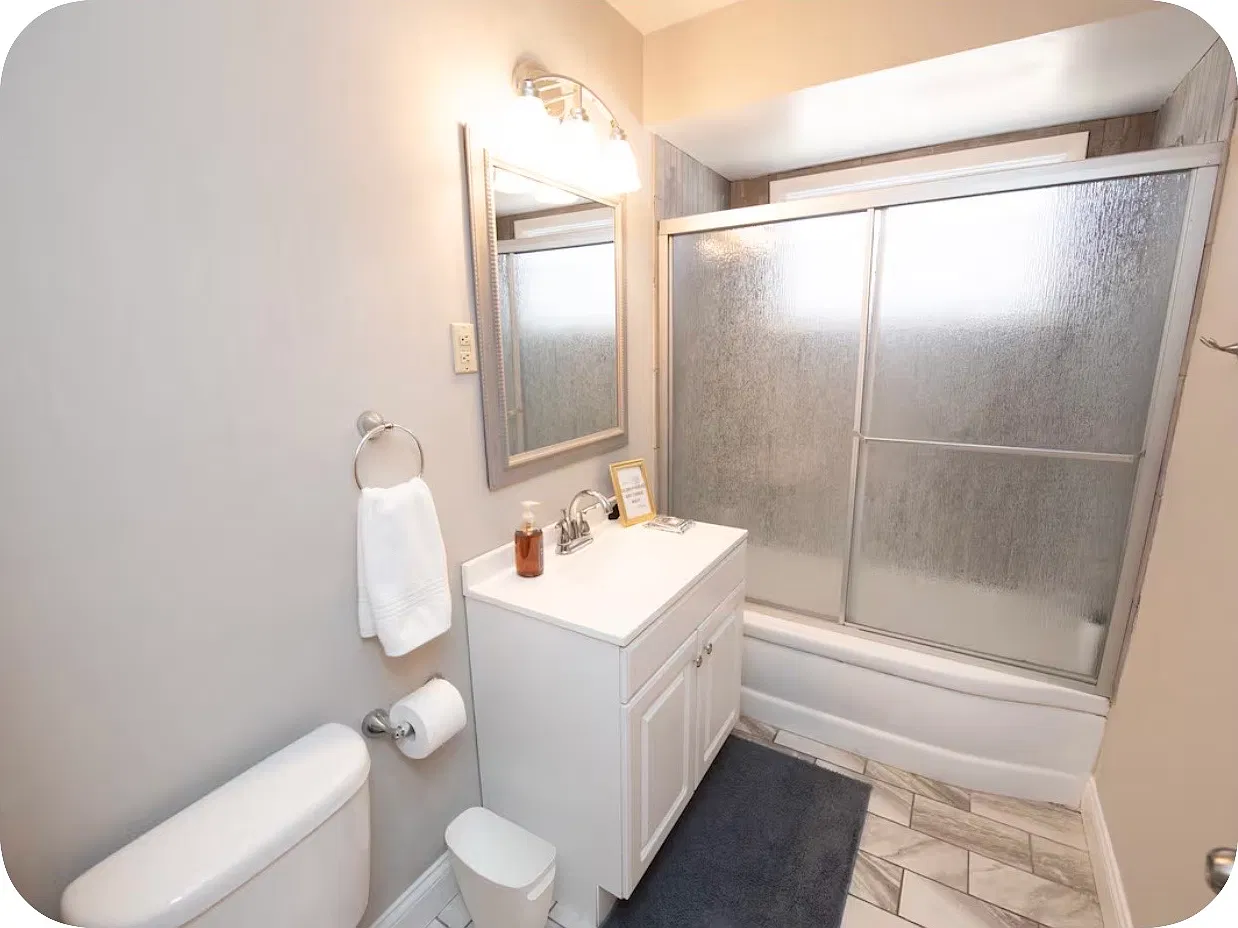 3 bed, 1200 sqft, $2,300 — Photo 4