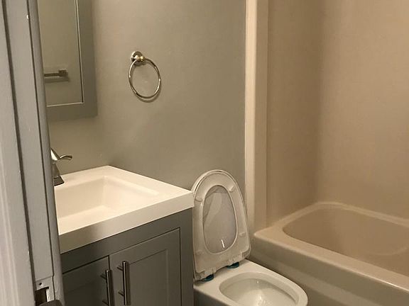 3rd image of 257 Kensington Ave #3