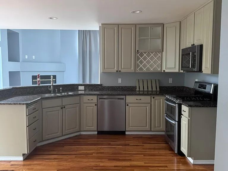 7664 NE 125th St — Photo 9