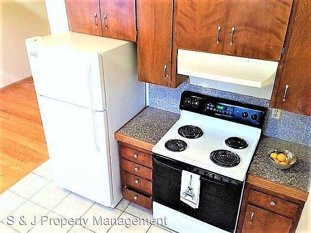 1st image of 250 Cherry Ave APT 1