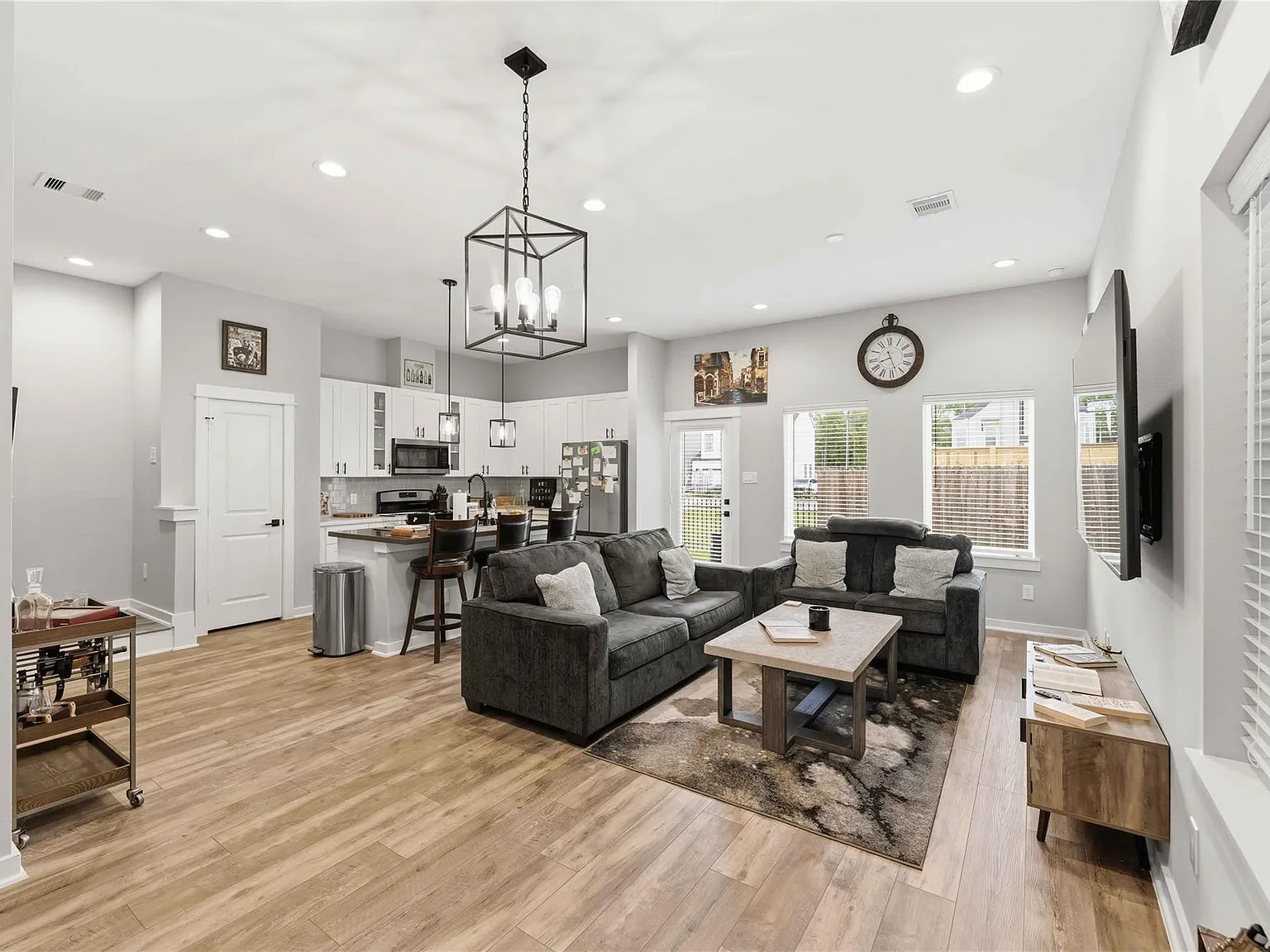 3 bed, 2.5 bath, 1524 sqft, $2,100 — Photo 4