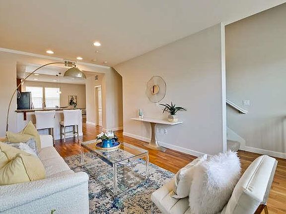 4th image of 586 N 7th St