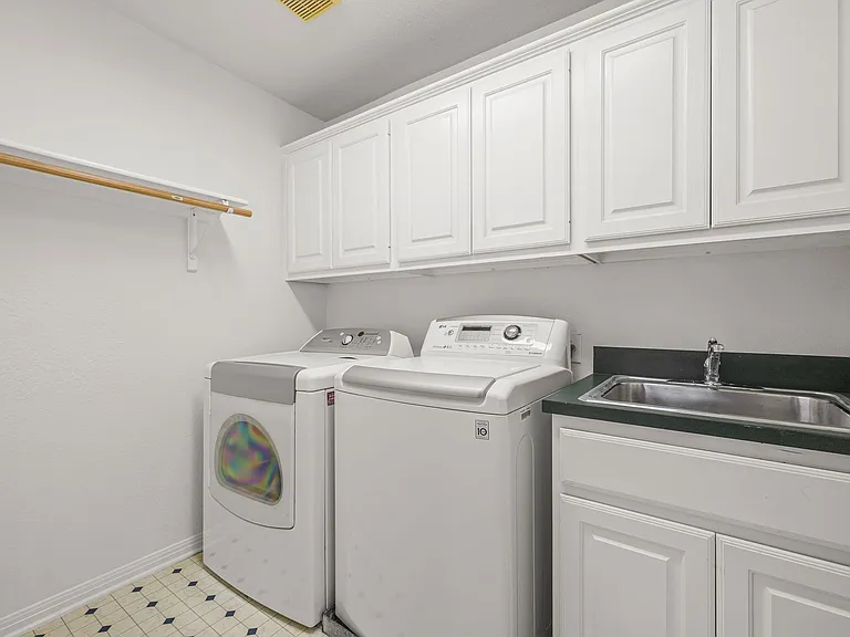 11905 Lake Stone Dr — Photo 35