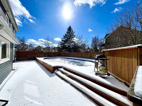 4th image of 30 Macarthur Dr