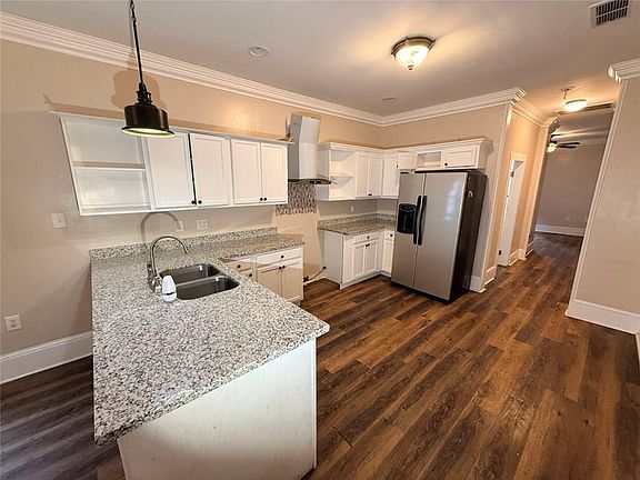 3rd image of 7016-18 Fig St