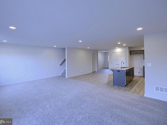 5th image of 7262 White Oak Blvd