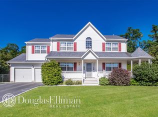 36 W Greentree Dr, Medford, NY 11763