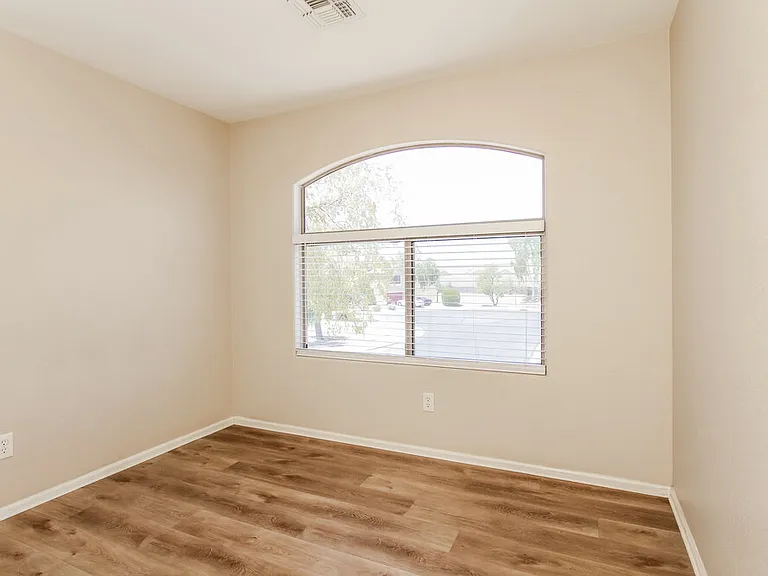15999 W Moreland St — Photo 13