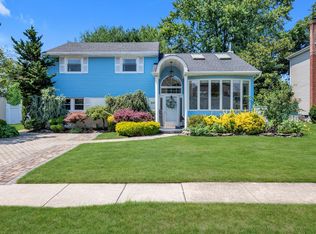 38 Loretta Dr, Syosset, NY 11791