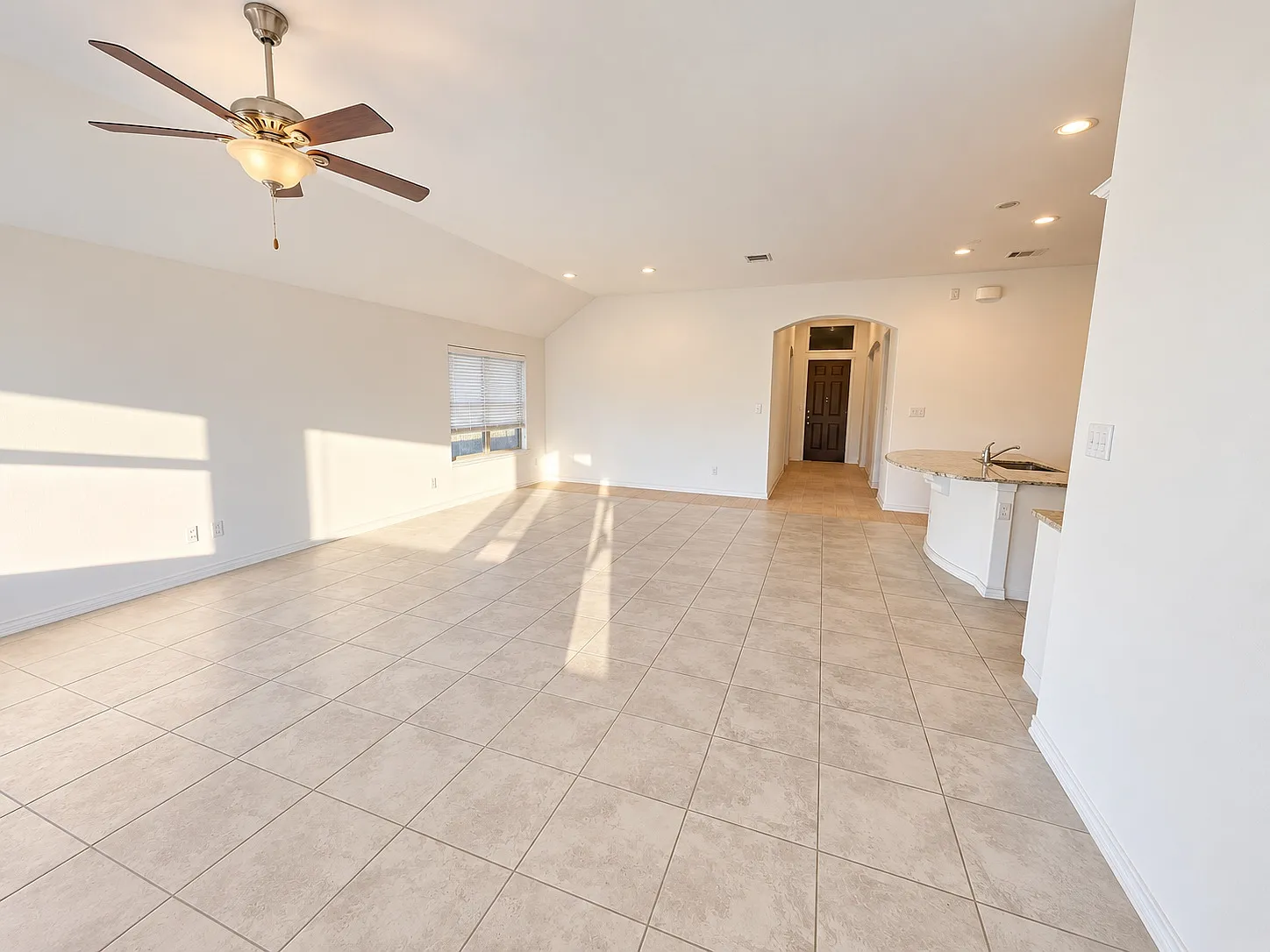 3 bed, 1850 sqft, $2,149 — Photo 2