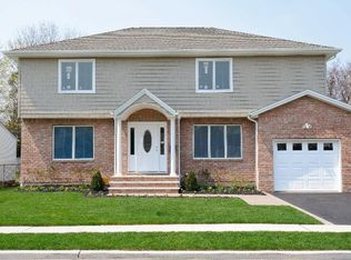 16 Dorothy Dr, Syosset, NY 11791