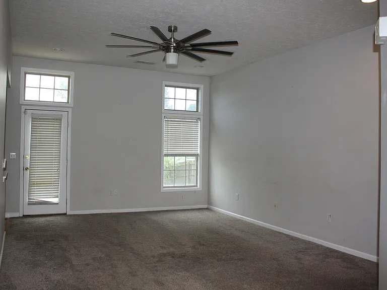 913 Fieldstone Way — Photo 6