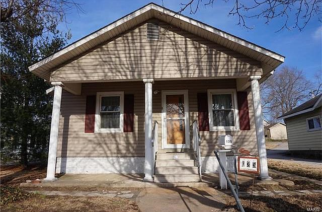 1st image of 135 E Alton Ave