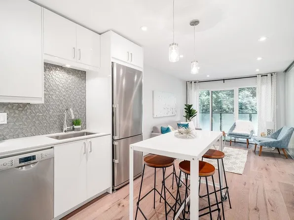 1425 Cypress St #208, Vancouver, BC V6J 3L1