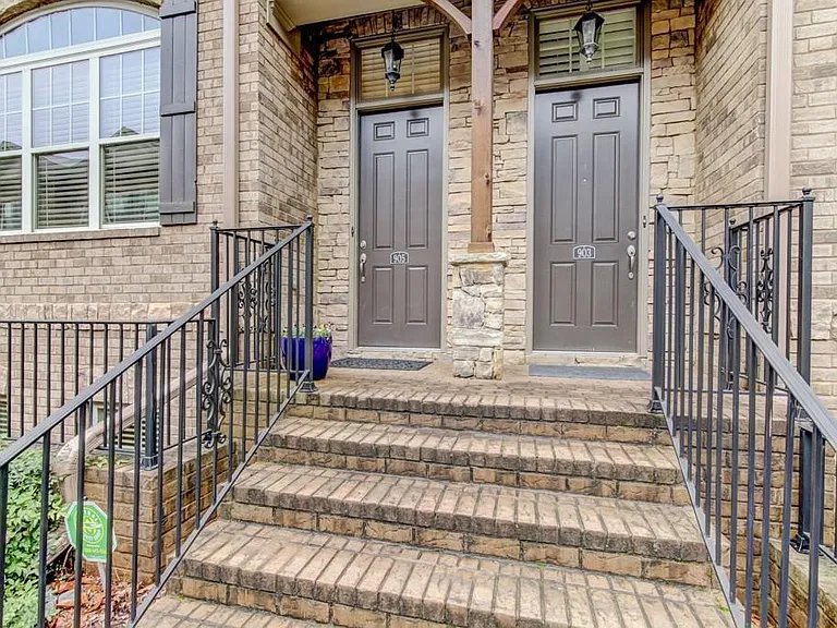 905 Telfair Close — Photo 3