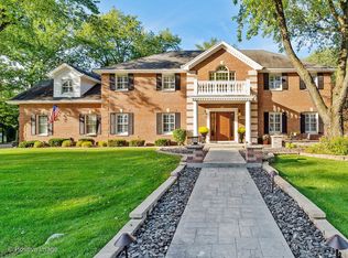 732 68th Pl, Willowbrook, IL 60527