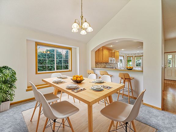 3rd image of 14726 Courtyard Cir