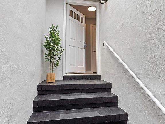 Entry to home (~10 steps)