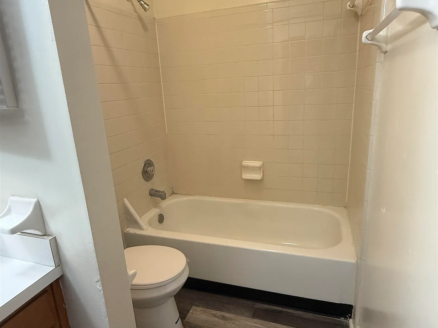 2 bed, 1000 sqft, $1,225 — Photo 3