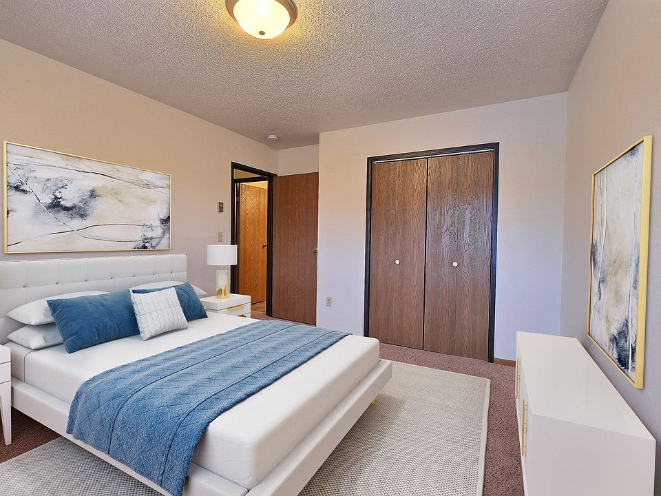 Fargo, ND Village West Apartments | Bedroom