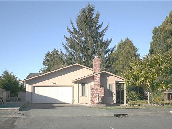 5th image of 247 Boyle Dr