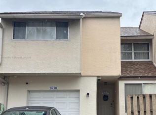 8218 NW 8th St #4, Fort Lauderdale, FL 33324