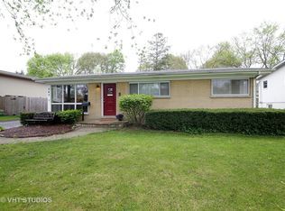 843 Holmes Ave, Deerfield, IL 60015