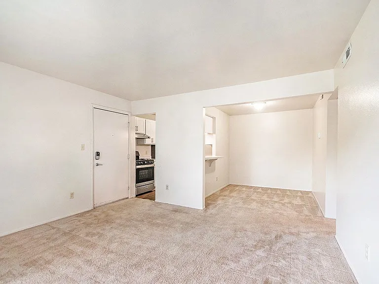 West Wind Apartments — Photo 16