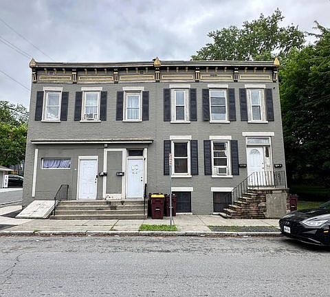 2nd image of 298 298/300 9th St #2