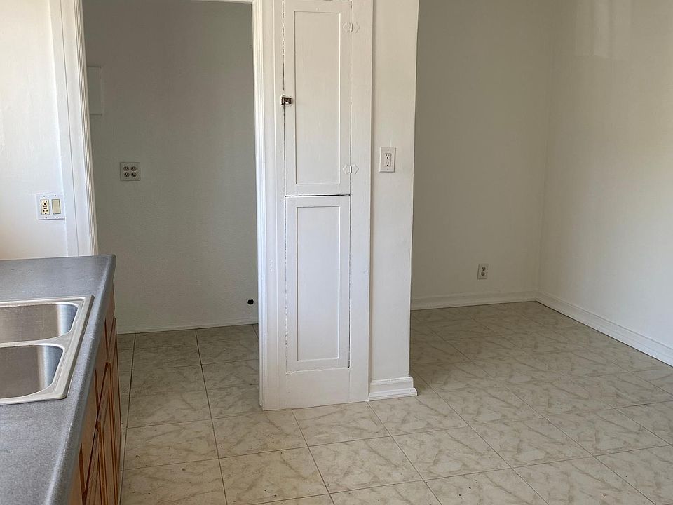 1st image of 1021 W 60th Pl