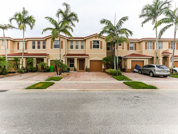 2nd image of 207 Riverwalk Cir