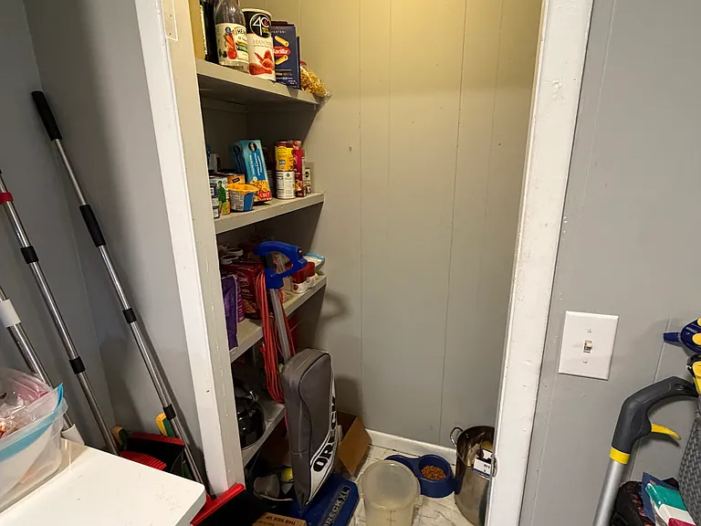 16 Lincoln Ave #R — Photo 7